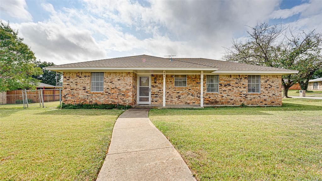 448 Brook Hollow Dr, Desoto, TX 75115