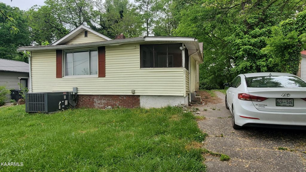 2831 Nichols Ave, Knoxville, TN 37917