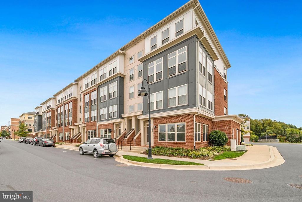 540 Copley Pl #1-B, Gaithersburg, MD 20878