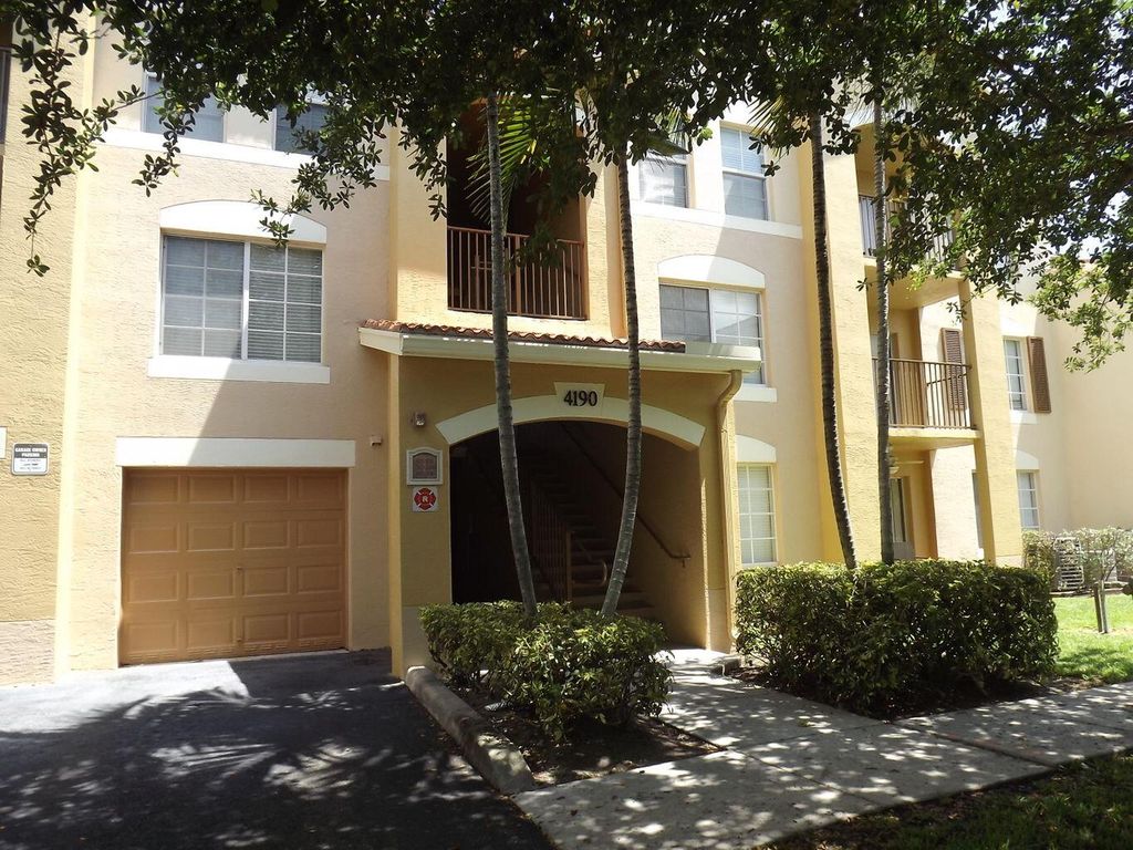 4190 San Marino Blvd #104, West Palm Beach, FL 33409
