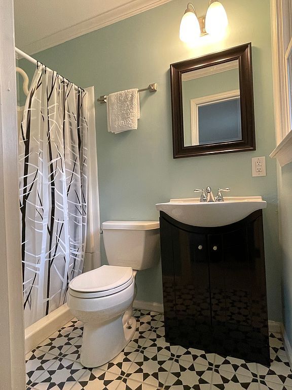 4985 Oak Garden Dr, Kernersville, NC 27284