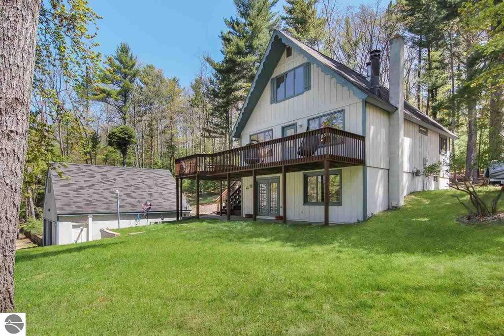 907 E Arbutus Lake Rd, Traverse City, MI 49696 Trulia