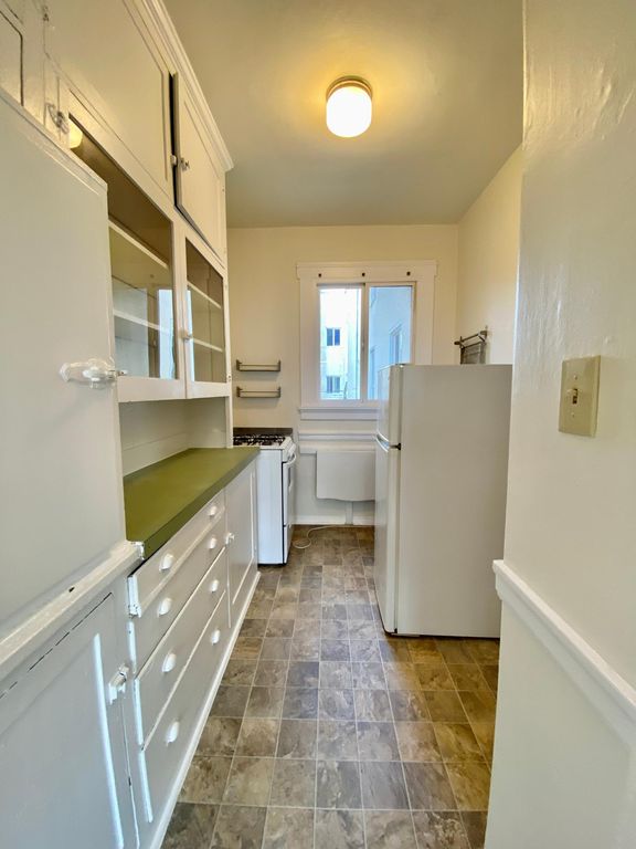 205 19th Ave E, Seattle, WA 98112