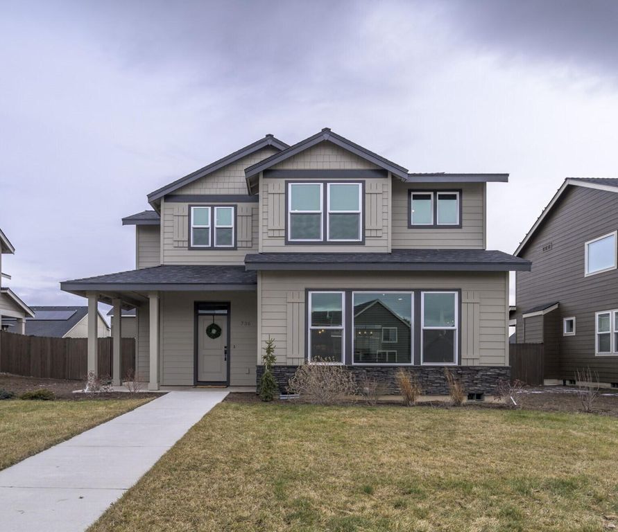 736 NW 27th St, Redmond, OR 97756