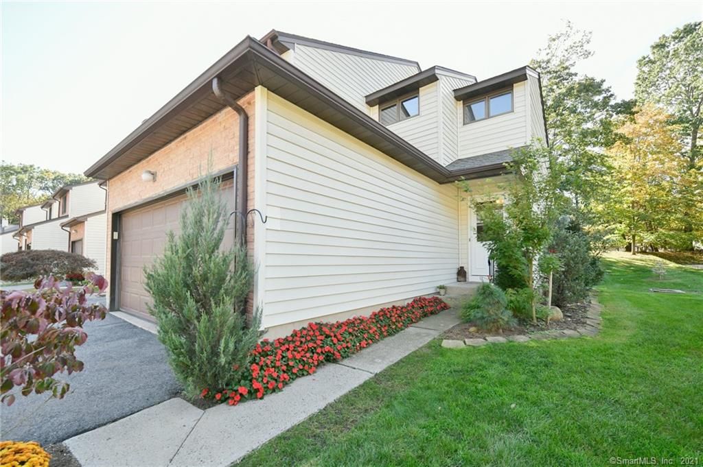 11 Oak Forest Dr #7, Manchester, CT 06042