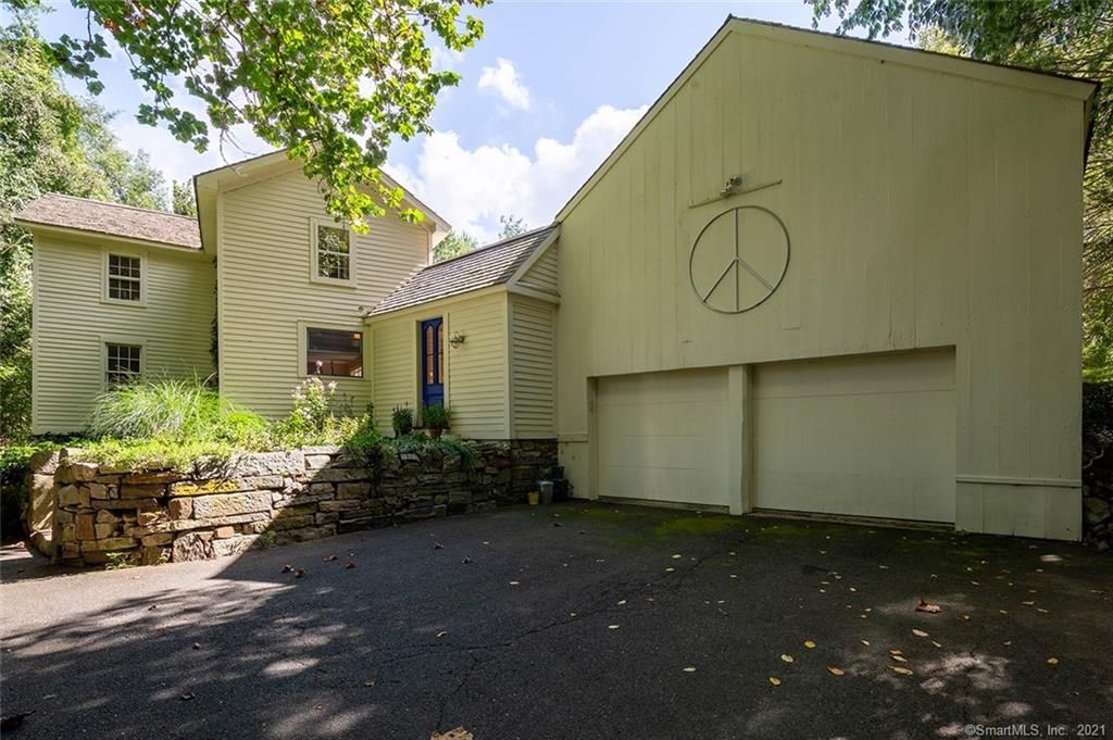 94 Glen Rd, Sandy Hook, CT 06482