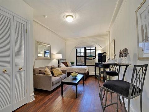 1040 W Granville Ave, Chicago, IL 60660