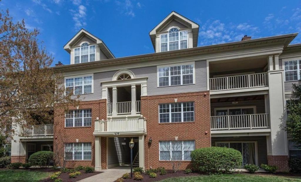 105 Timberbrook Ln, Gaithersburg, MD 20878