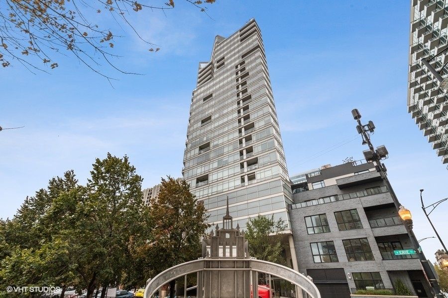 510 W Erie St #906, Chicago, IL 60654