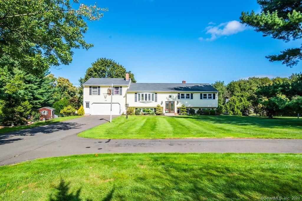10 Juniper Dr, North Haven, CT 06473