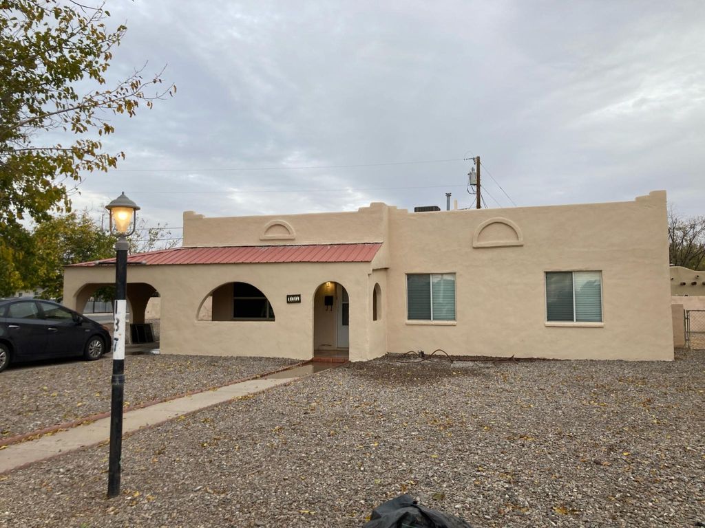 137 W Cambridge Dr, Las Cruces, NM 88005