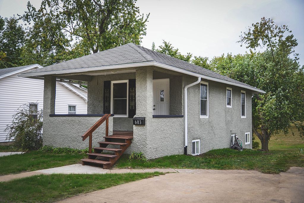 603 E 8th St S, Newton, IA 50208
