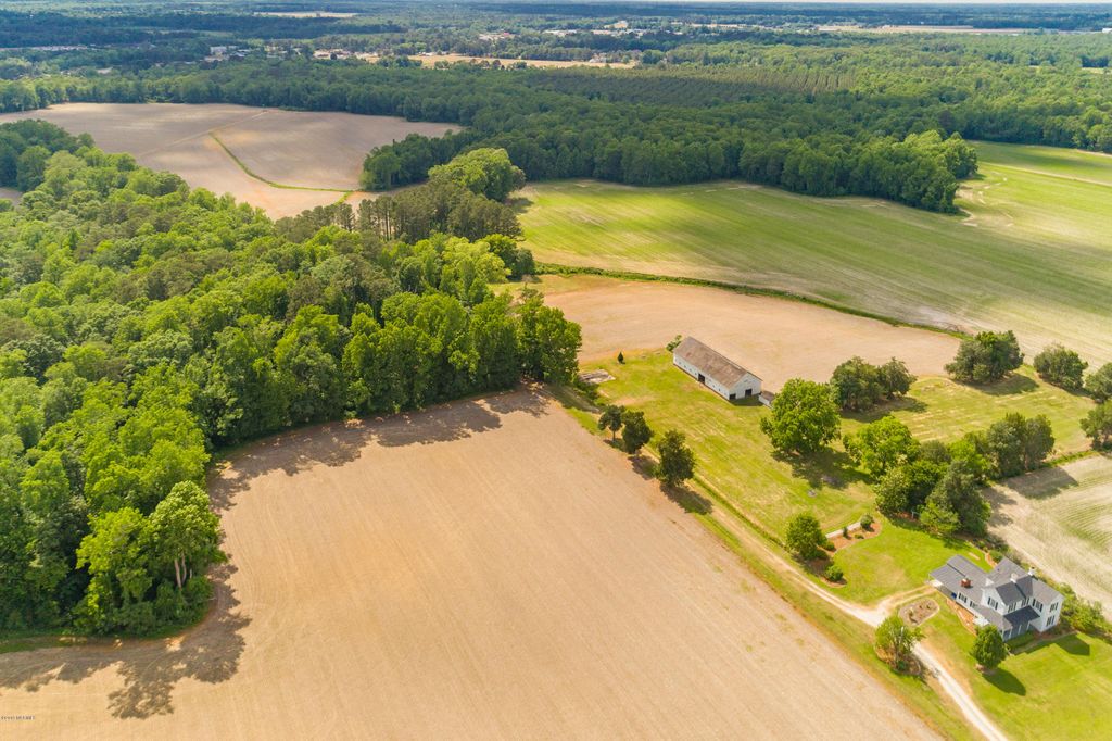 1838 Carolina Ave, Washington, NC 27889