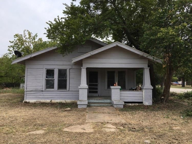 505 W 11th St, Brady, TX 76825