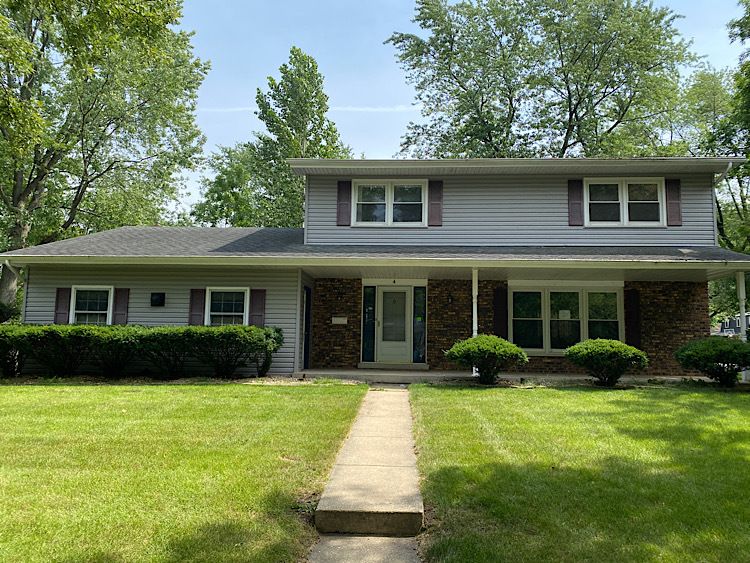 4 Bluebird Ln, Naperville, IL 60565