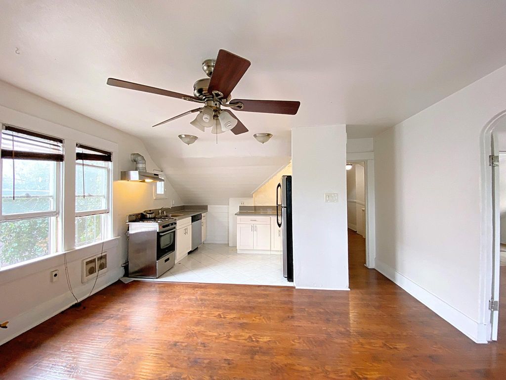 5826 Willoughby Ave #3, Los Angeles, CA 90038