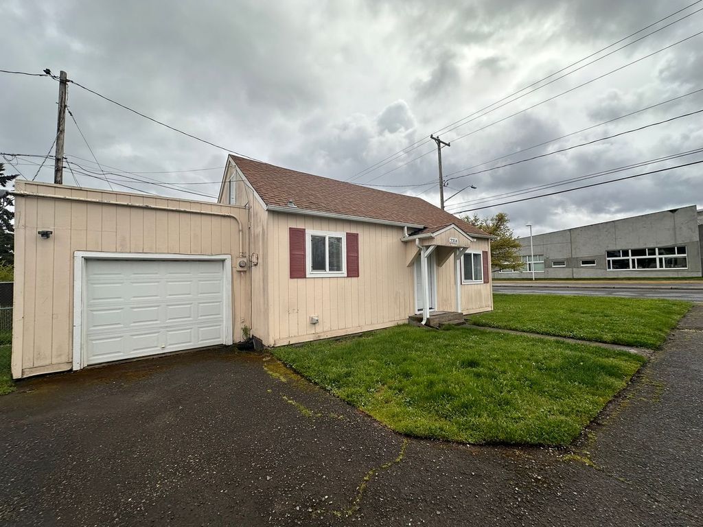 2306 J St, Springfield, OR 97477