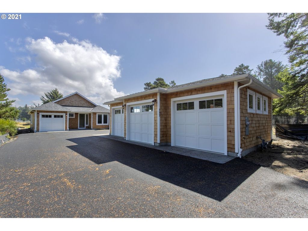 355 N Marion Ave, Gearhart, OR 97138