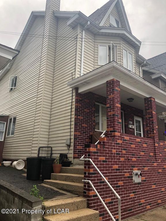 220 W Phillips St, Coaldale, PA 18218