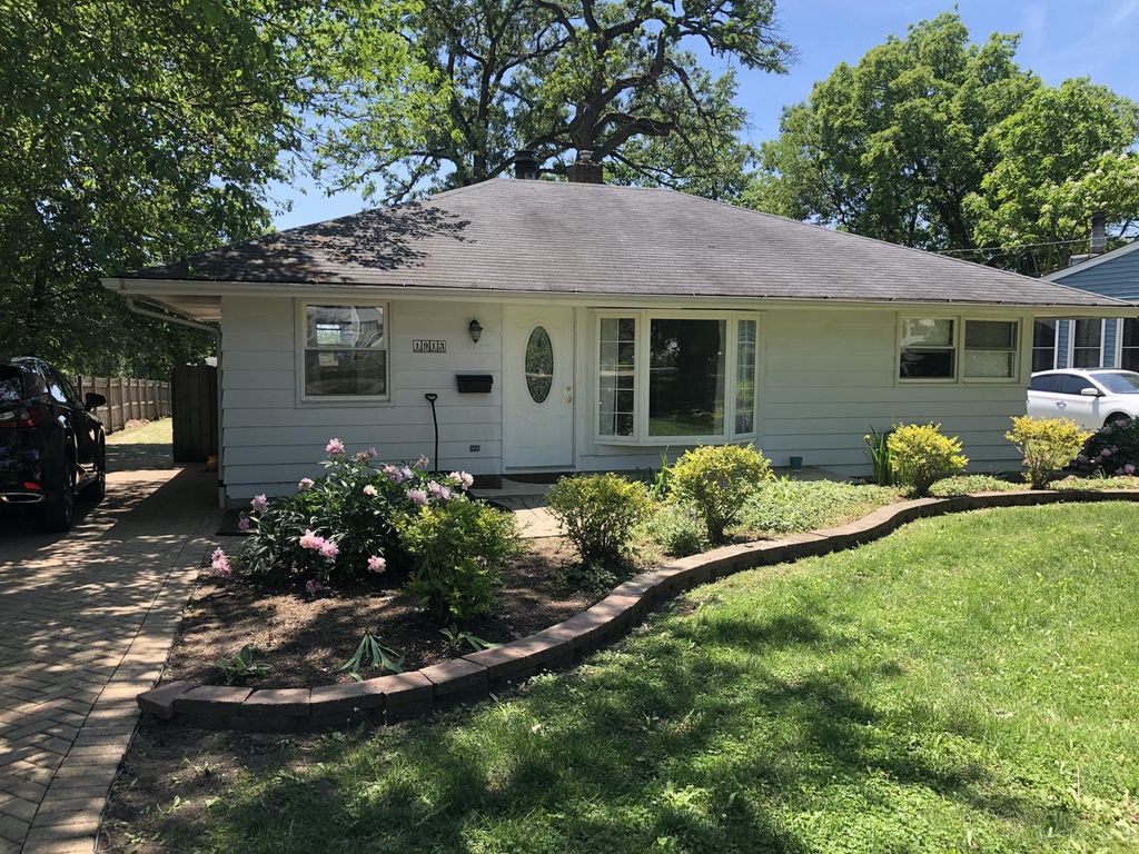 1913 Burlington Ave, Lisle, IL 60532