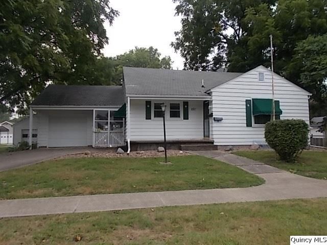 821 E Main St, Carthage, IL 62321