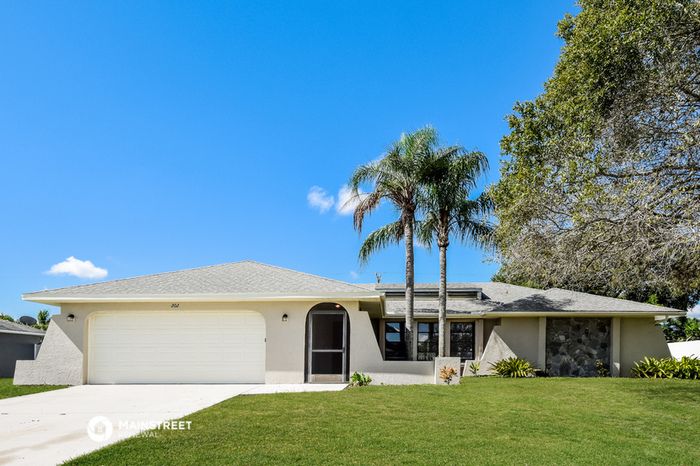 202 NE 9th Pl, Cape Coral, FL 33909