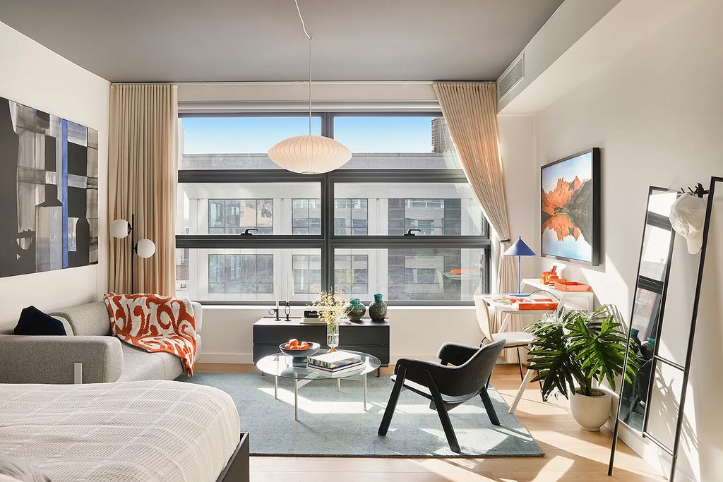 547 W  47th St #315, New York, NY 10036