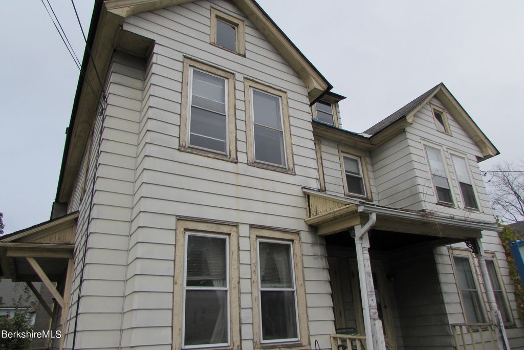 105 E Center St, Lee, MA 01238