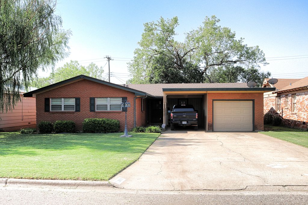 2013 W 21st St, Plainview, TX 79072