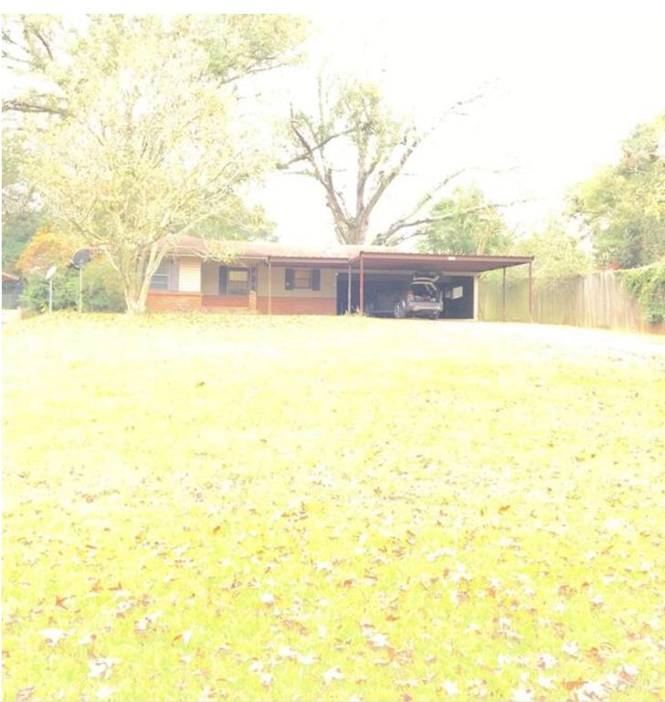 907 Monroe St, Crockett, TX 75835