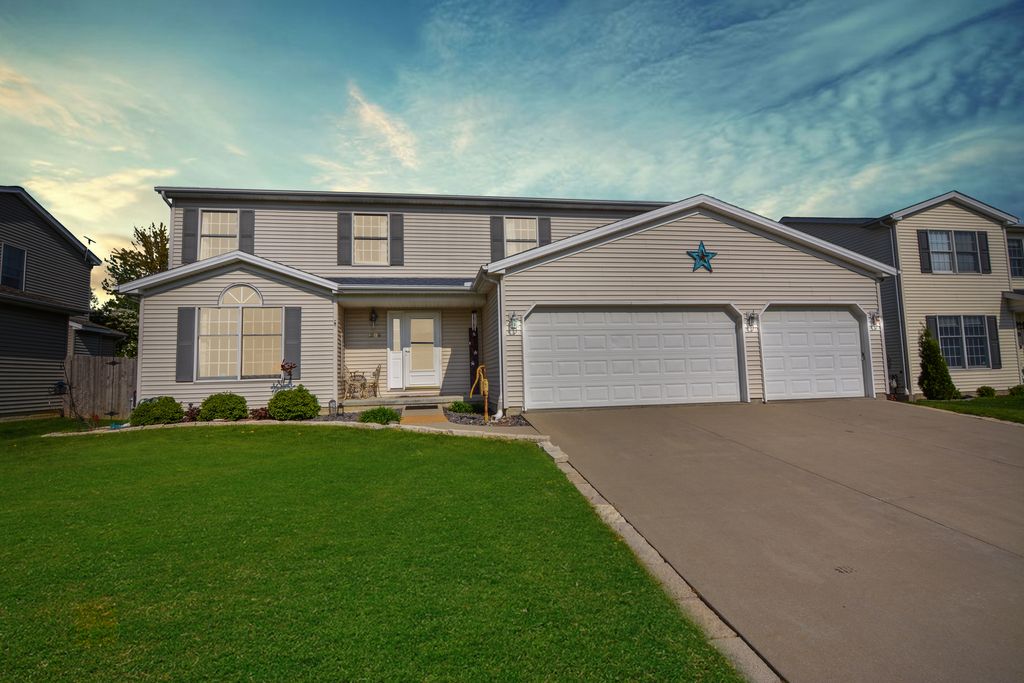 1306 Cashel Dr, Bloomington, IL 4 Bed, 3 Bath Single 1306 Cashel Dr, Bloomington, IL 4 Bed, 3 Bath Single