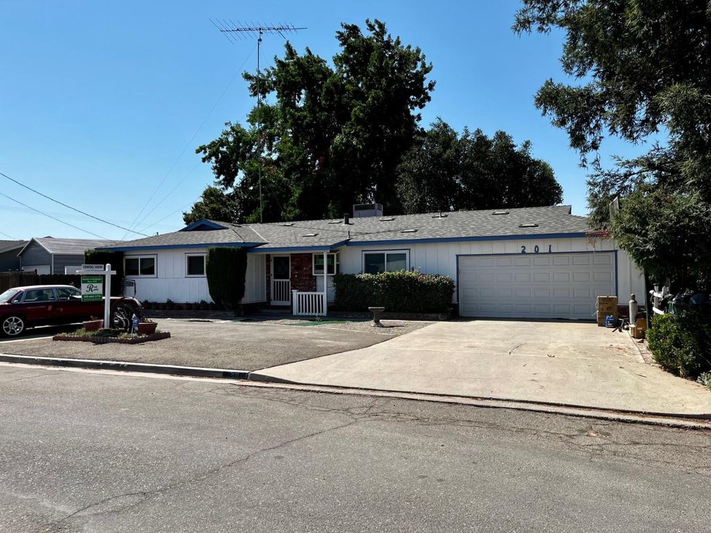 201 Riverside Ave, Waterford, CA 95386