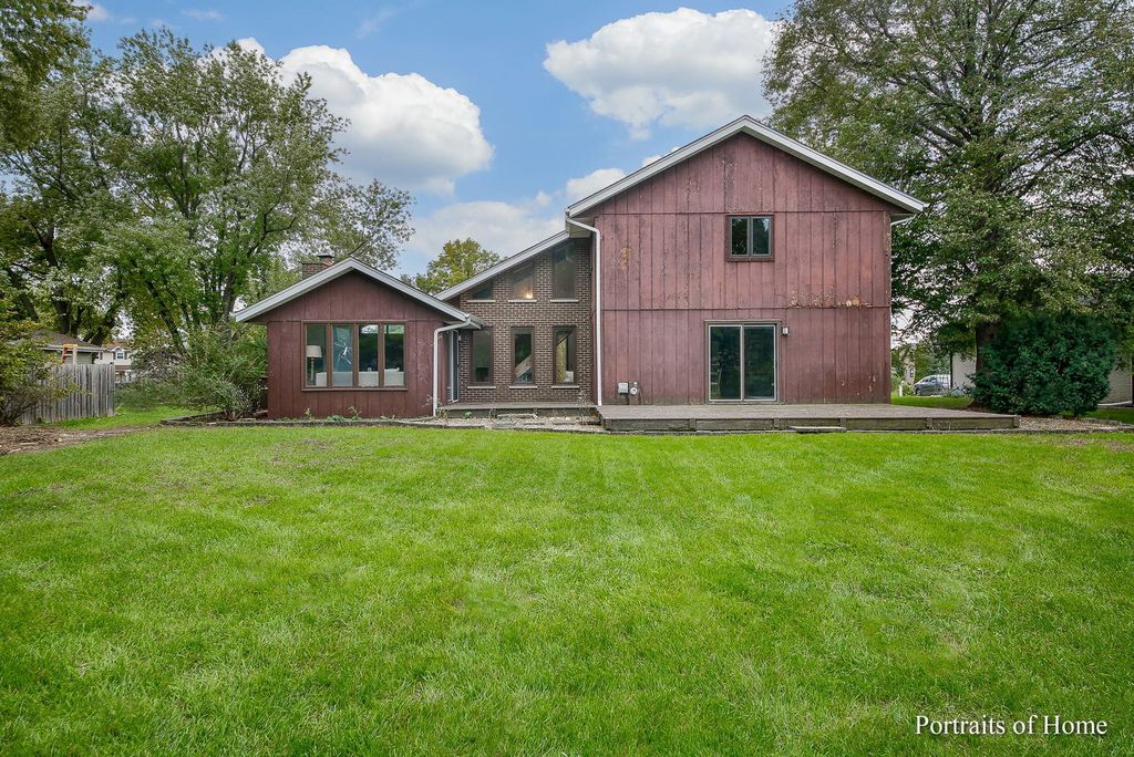24448 W Boulevard Dejohn, Naperville, IL 60564