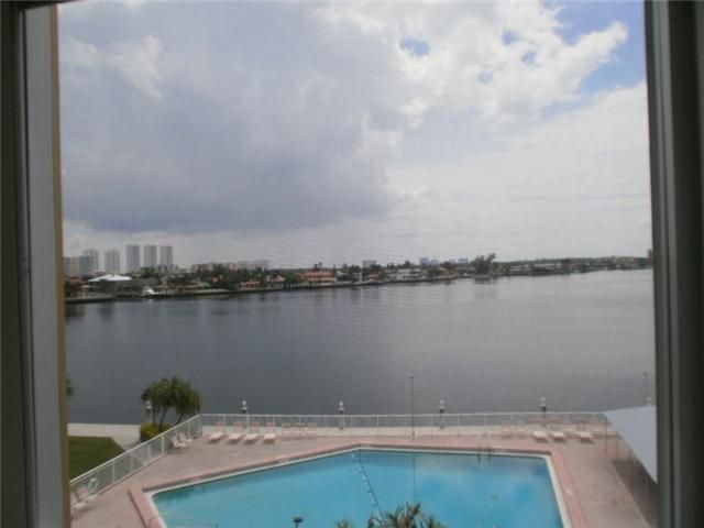 3010 Marcos Dr #R212, Aventura, FL 33160