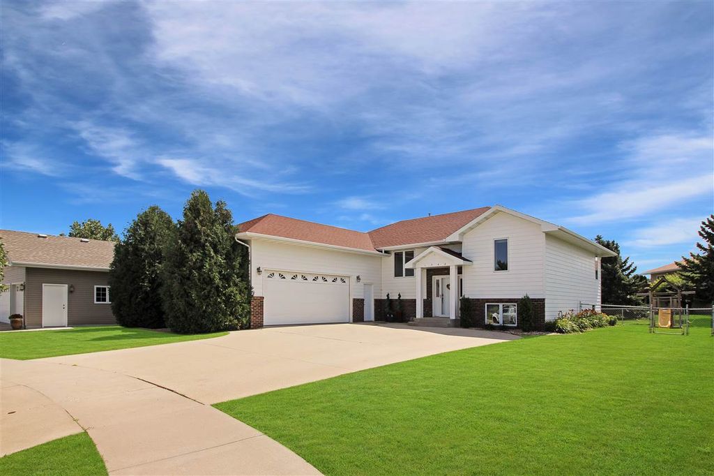 1342 Hiawatha St, Minot, ND 4 Bed, 3 Bath SingleFamily Home 40 Photos Trulia 1342 Hiawatha St, Minot, ND 4 Bed, 3 Bath SingleFamily Home 40 Photos Trulia