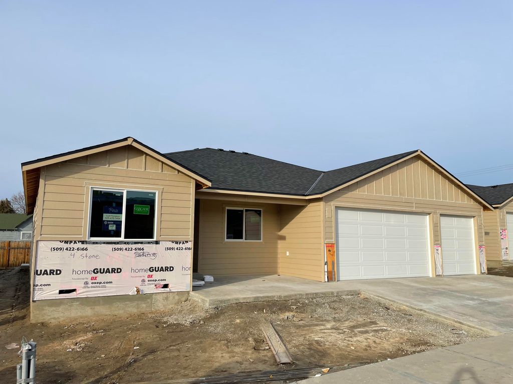 24 Emma Dr, Wenatchee, WA 98801