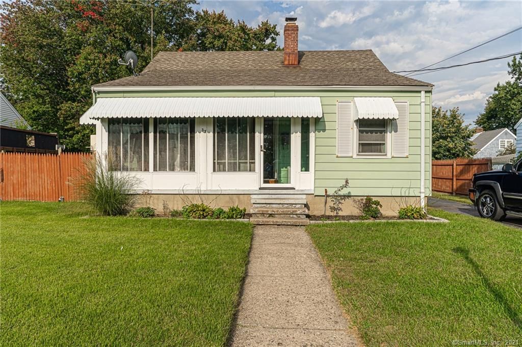 33 Sands Pl, Stratford, CT 06615