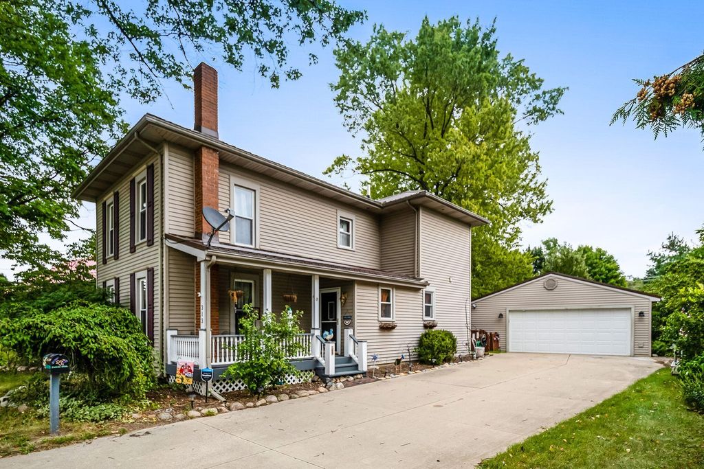 313 S Grand St, Marshall, MI 49068