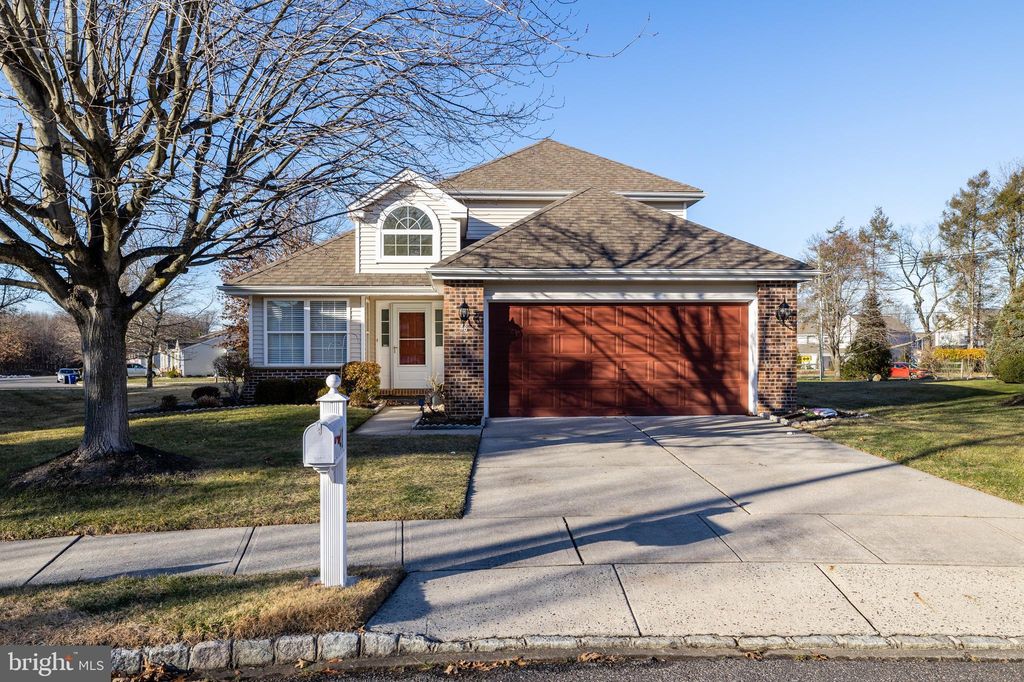 48 Clifford Ct, Mount Laurel, NJ 08054