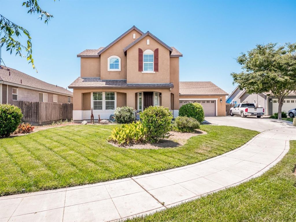 2185 N Sheldon Ct, Reedley, CA - 4 Bed, 3 Bath Single-Family Home - 34