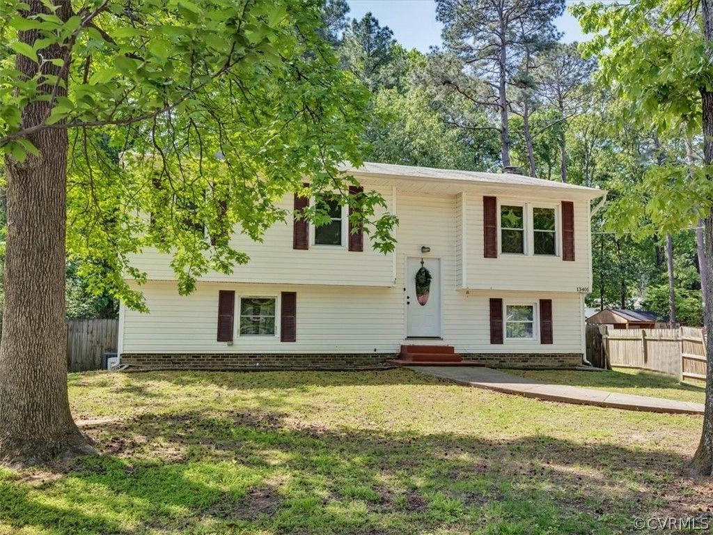 13401 Bermuda Place Dr, Chester, VA 23836