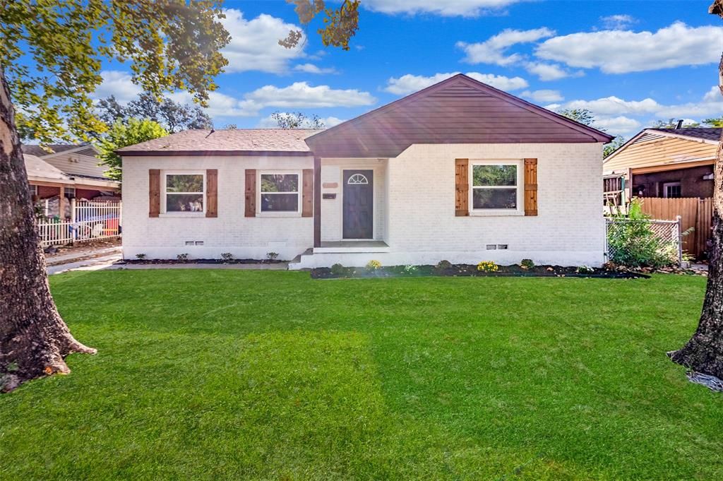 3040 Community Dr, Dallas, TX 75220