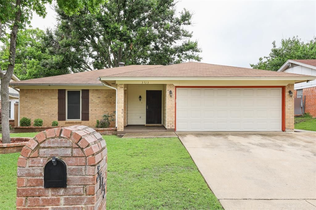 3713 Holly Springs Dr, Fort Worth, TX 76133