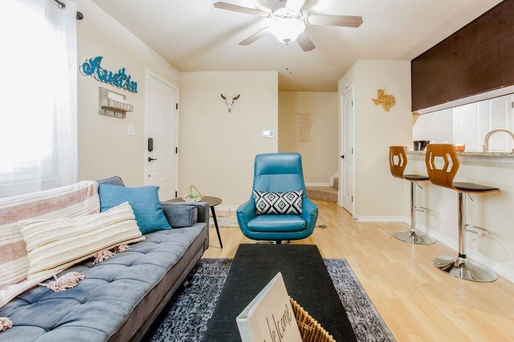 6700 Cooper Ln #6, Austin, TX 78745