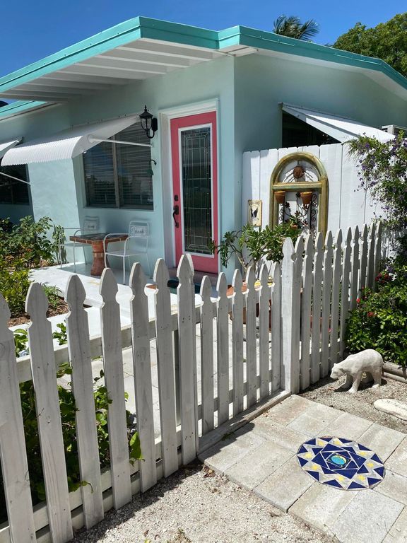 893 96th Street Ocean, Marathon, FL - 2 Bed, 1 Bath Single-Family Home