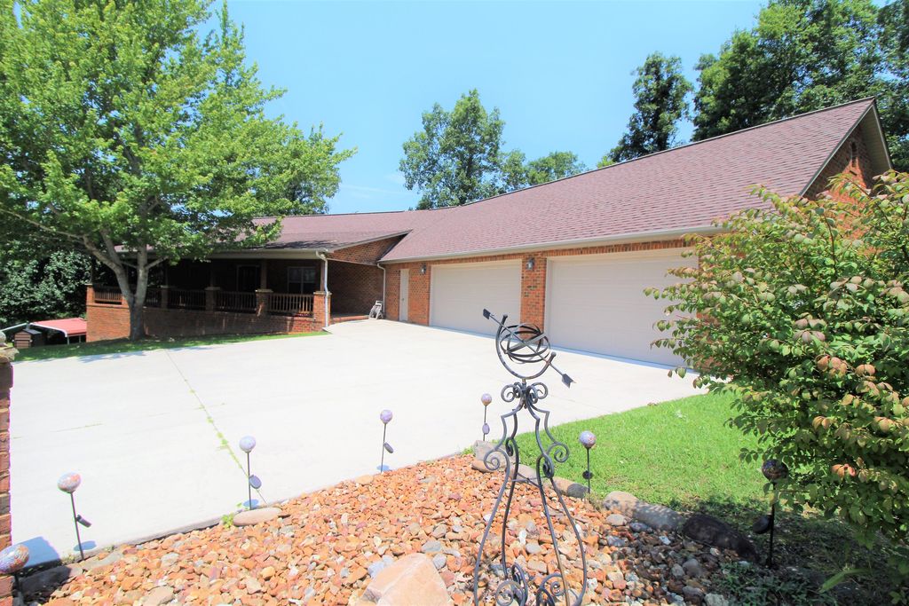 169 Catoosa Canyon Dr, Crossville, TN 38571