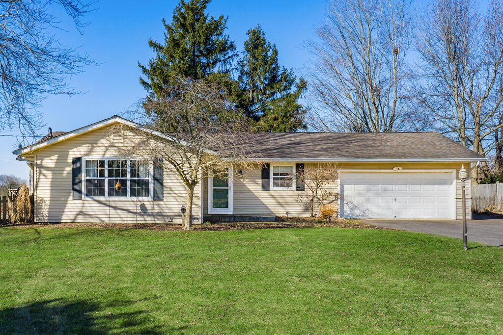 205 Hazelton Etna Rd SW, Pataskala, OH 43062 3 Bed, 2 Bath Single