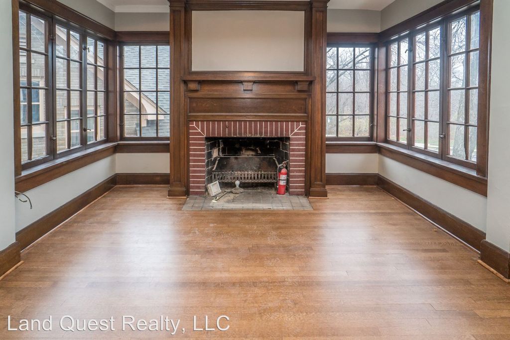 1302 Quincy Ave #1, Racine, WI 53405