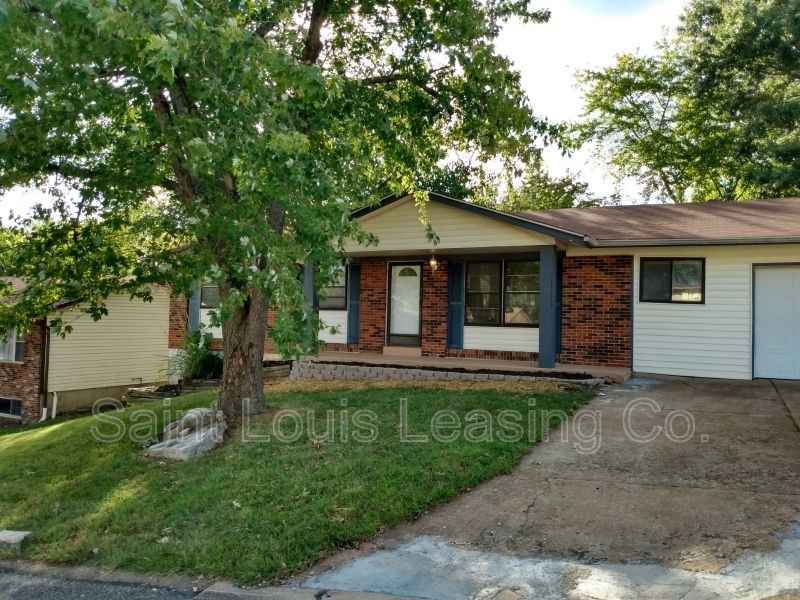 2733 Tiara Dr, Arnold, MO 63010