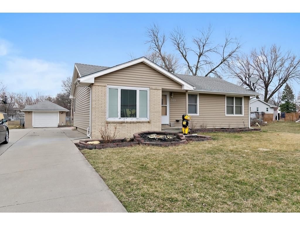 305 4th St NW, Mitchellville, IA 50169 Trulia